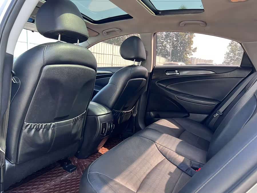 Hyundai Sonata 2012 изображение автомобиля #9