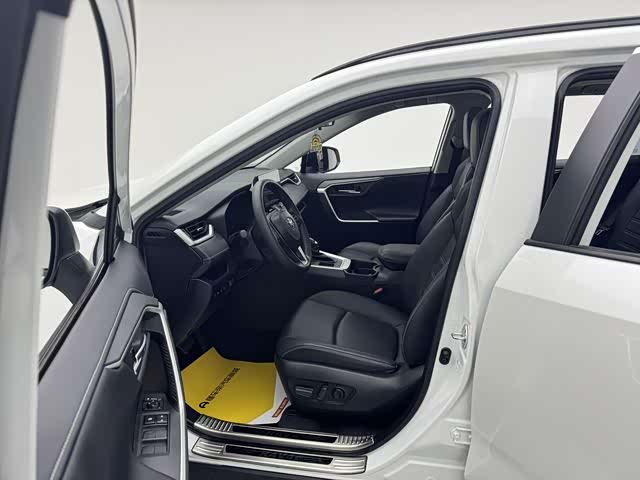 Toyota RAV4 2024 car image #9