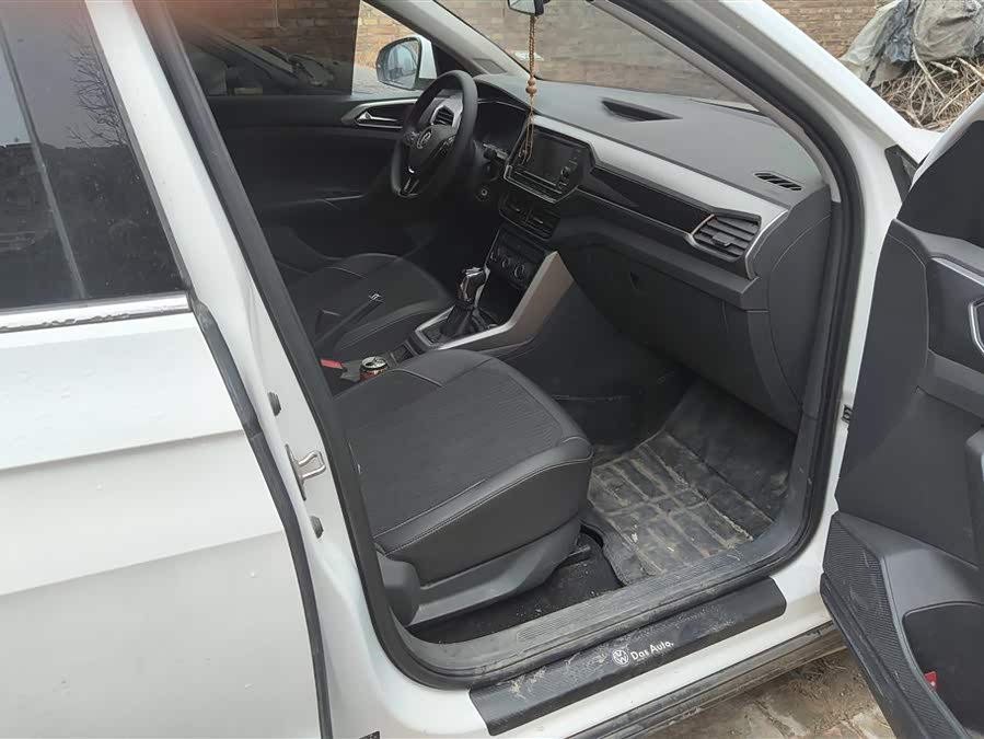 Volkswagen T-Cross 2020 car image #9