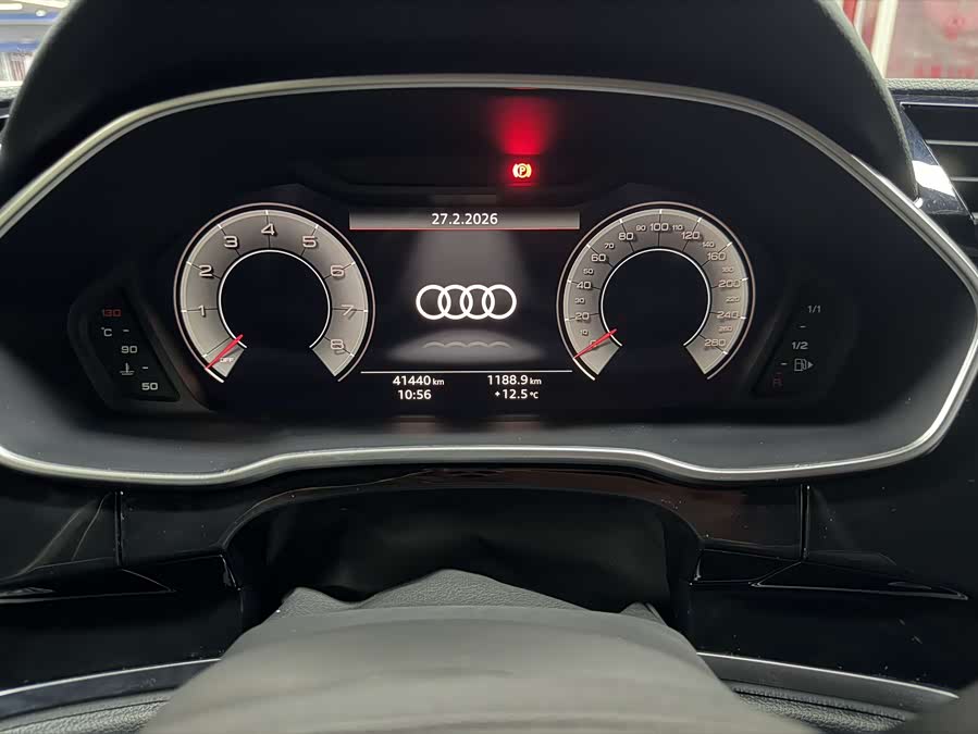 Audi Q3 2023 car image #9