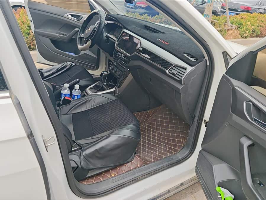 Volkswagen T-Cross 2021 car image #9