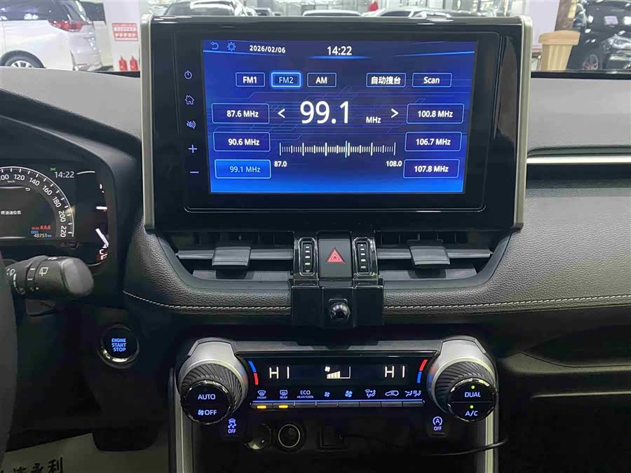Toyota RAV4 2020 car image #9