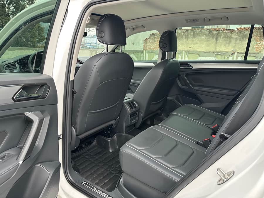 Volkswagen Tiguan L 2017 car image #9