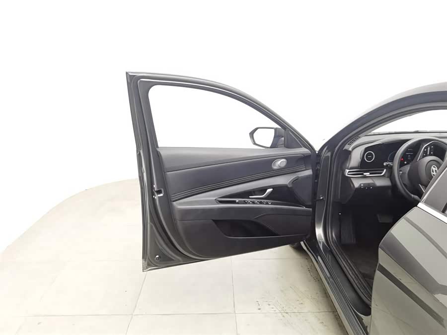 Hyundai Elantra 2023 immagine di auto #9