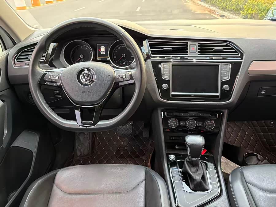 Volkswagen Tiguan L 2018 car image #9