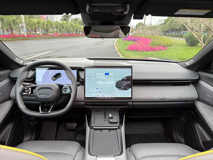 Lynk & Co 08 EM-P 2024 car image #9