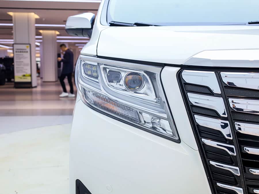 Toyota Alphard 2018 car image #9