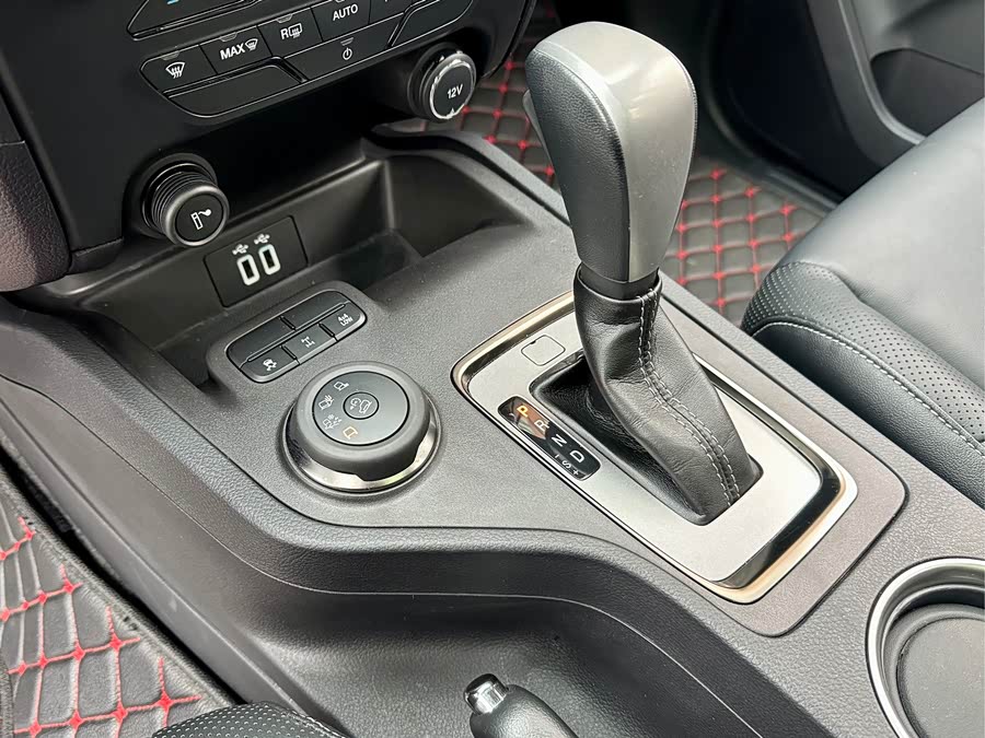 Ford Everest 2019 car image #9