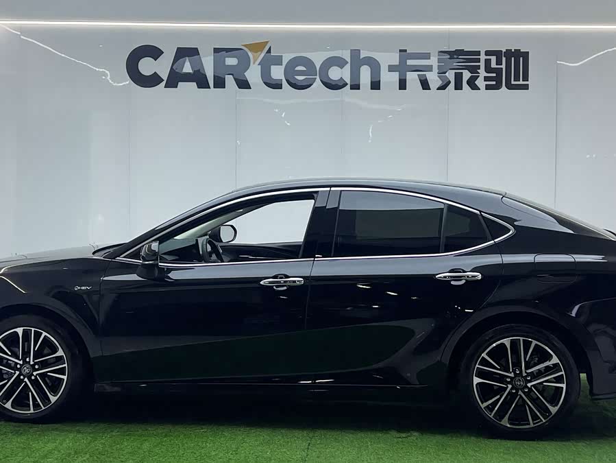 Toyota Camry 2025 car image #9