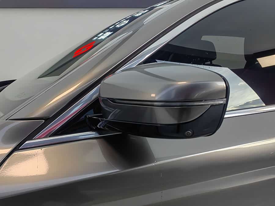 BMW 5 Series 2019 car image #9