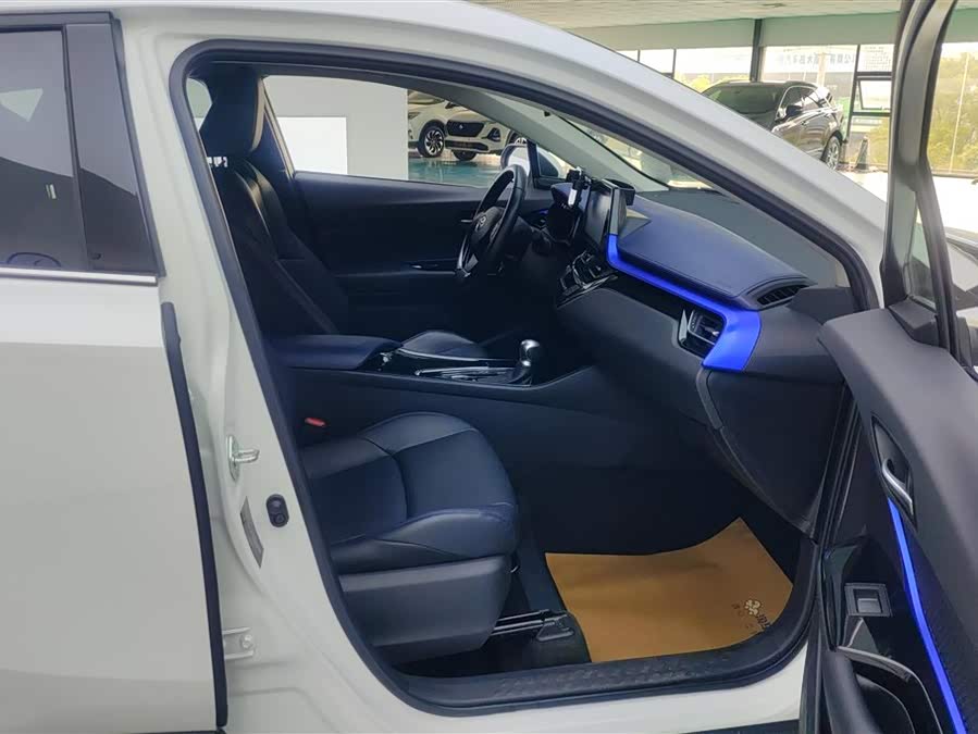 Toyota C-HR 2019 immagine di auto #9