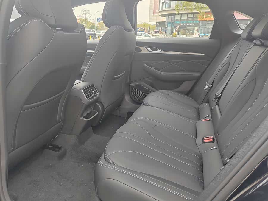 GEELY Preface 2025 изображение автомобиля #9