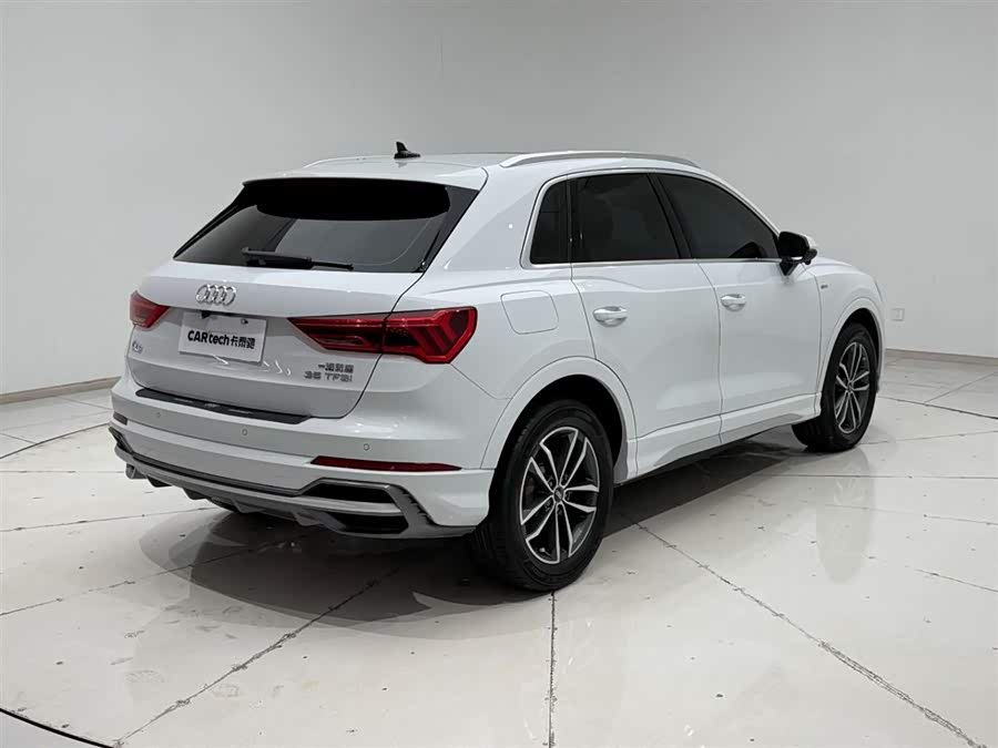 Audi Q3 2022 car image #9