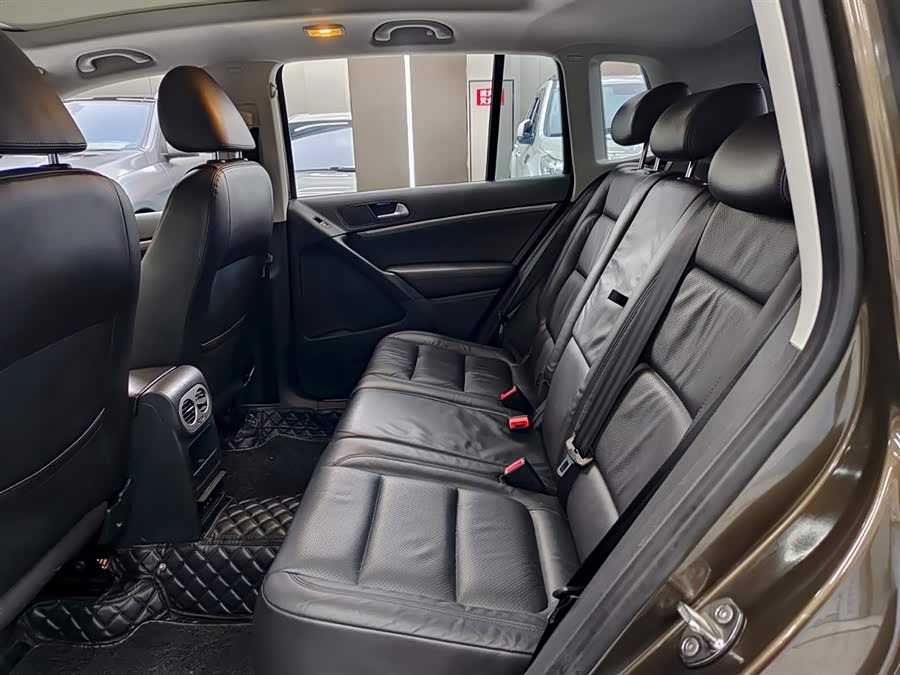 Volkswagen Tiguan 2015 car image #9