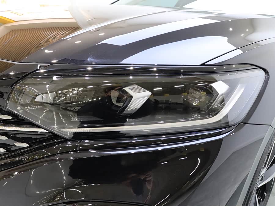 Volkswagen Passat 2025 car image #9