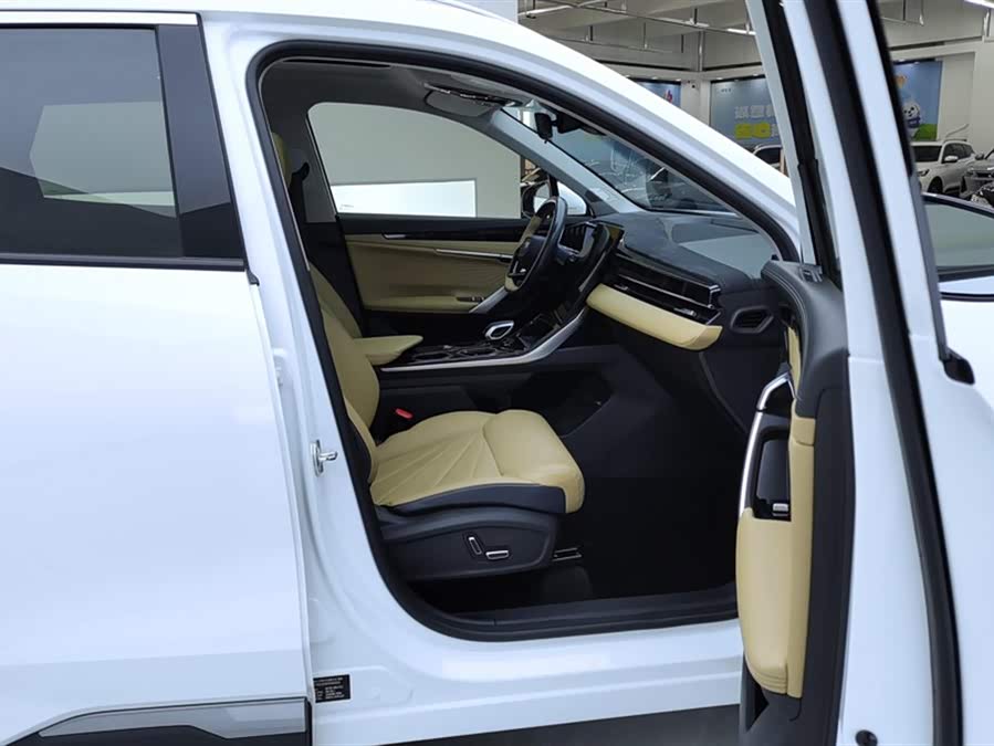 GEELY Boyue L 2022 car image #9