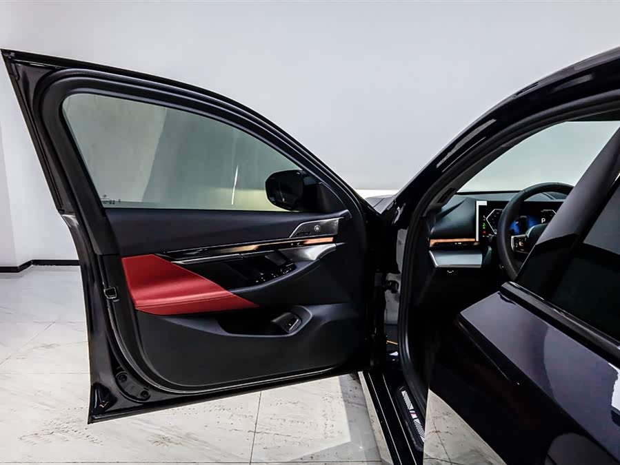 BMW 5 Series 2025 car image #9