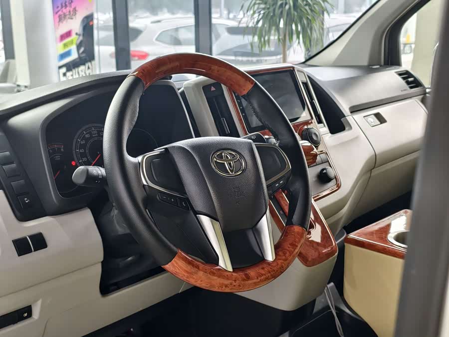 Toyota 2021 immagine di auto #9