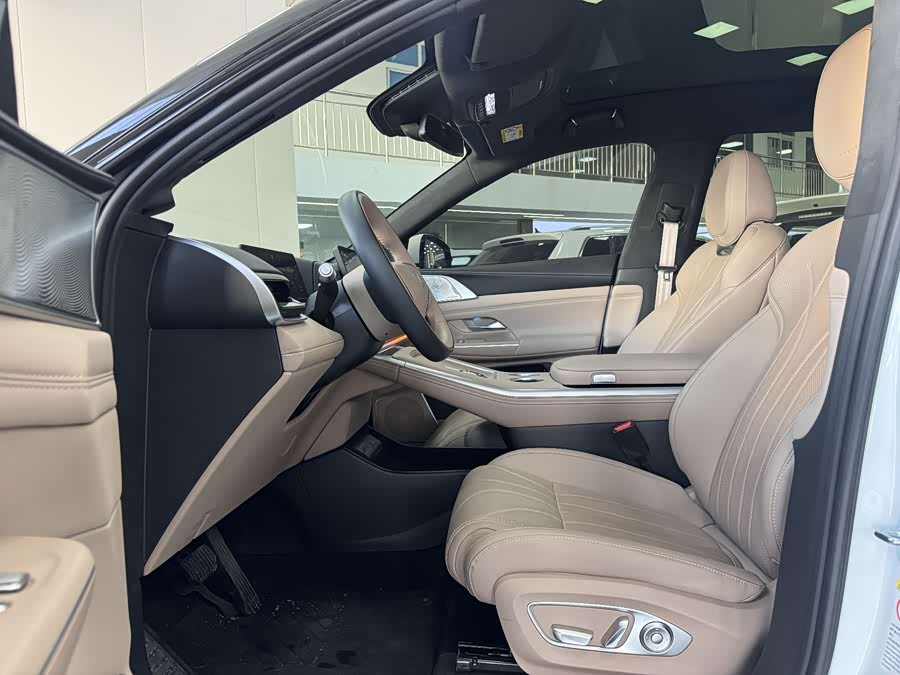 Xpeng G9 2025 car image #9