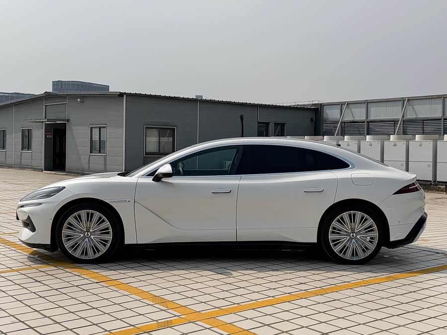 Denza Z9 2024 image de voiture #9