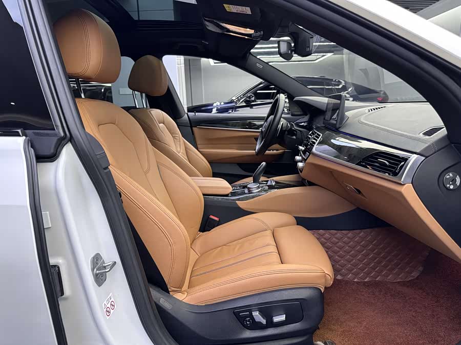 BMW 6 Series GT 2022 immagine di auto #9