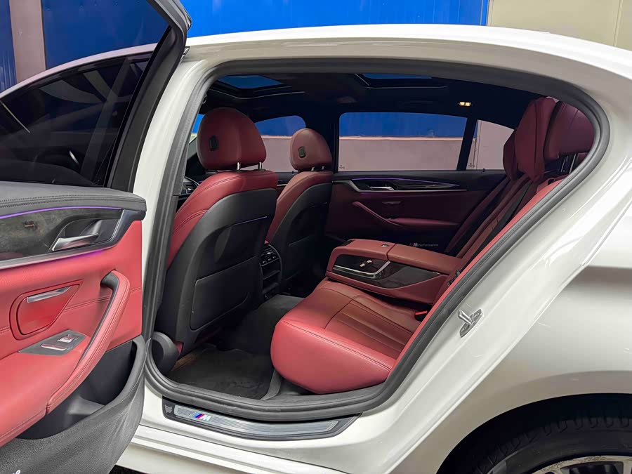 BMW 5 Series 2018 imagem de carro #9