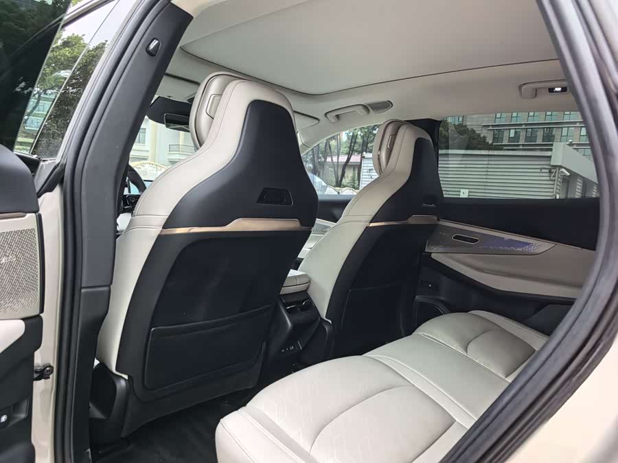 Lynk & Co 08 EM-P 2023 car image #9