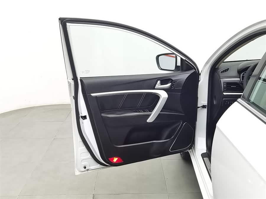 GEELY Emgrand 2016 car image #9