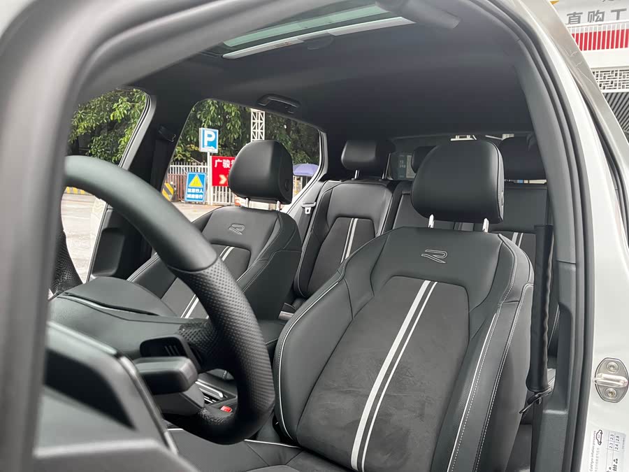 Volkswagen Golf 2024 car image #9