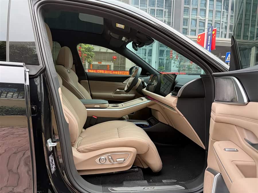 Xpeng G9 2025 صورة سيارة #9