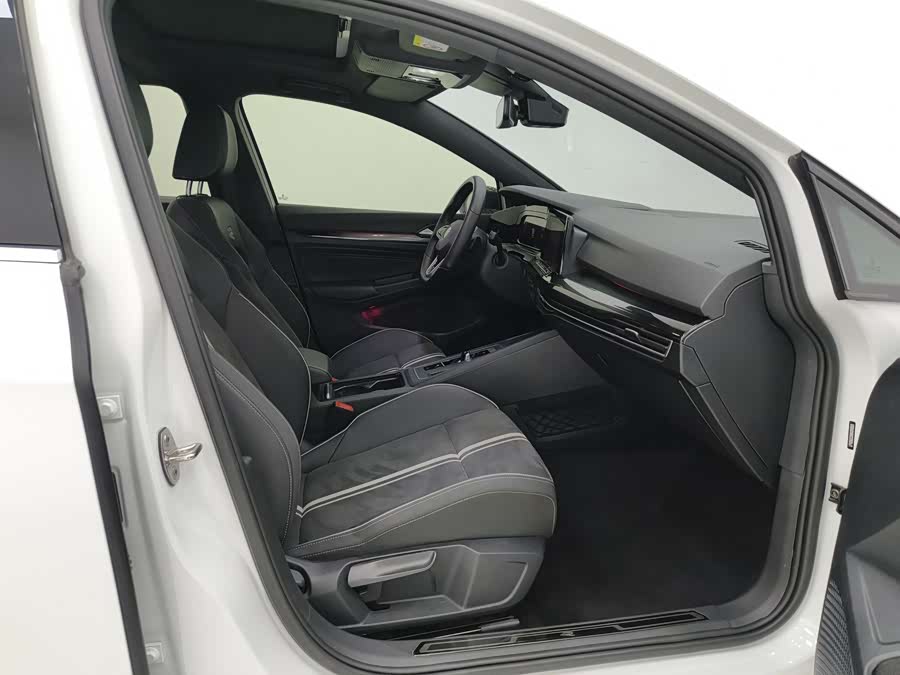 Volkswagen Golf 2022 car image #9