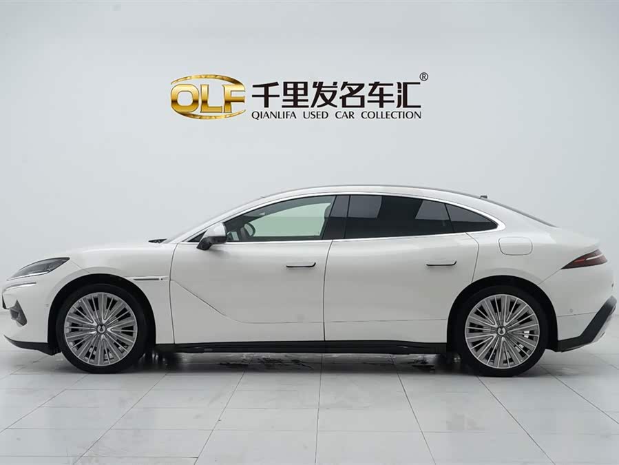 Denza Z9 2024 car image #9