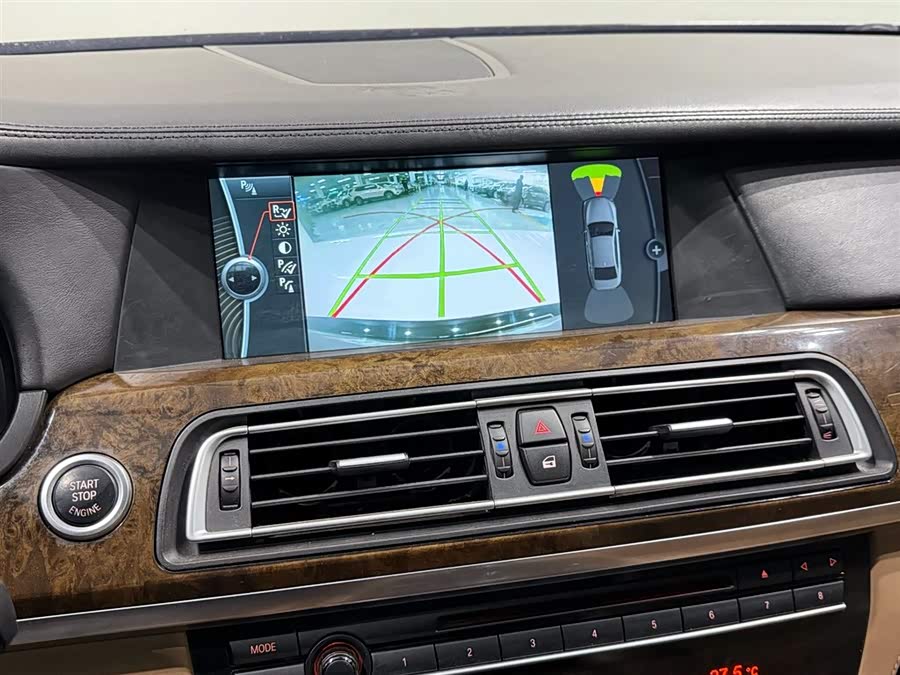 BMW 7 Series 2012 صورة سيارة #9