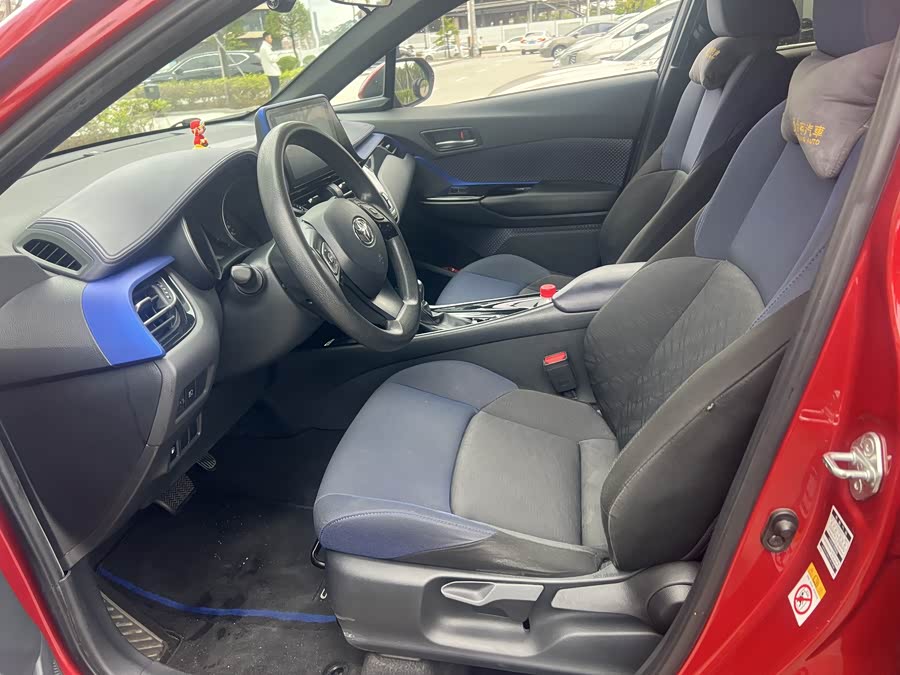 Toyota C-HR 2018 car image #9