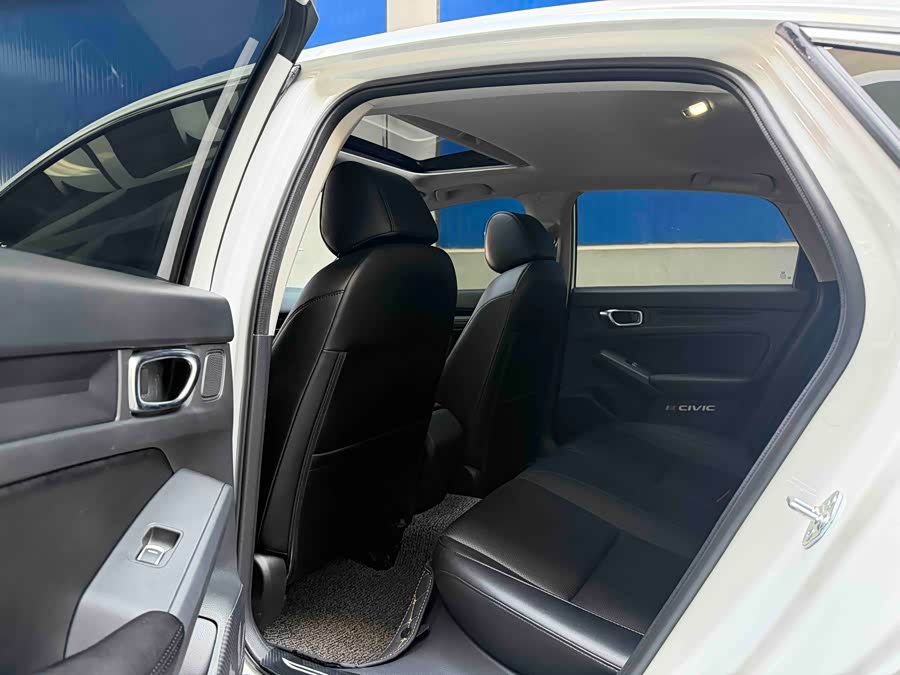 Honda Civic 2025 صورة سيارة #9