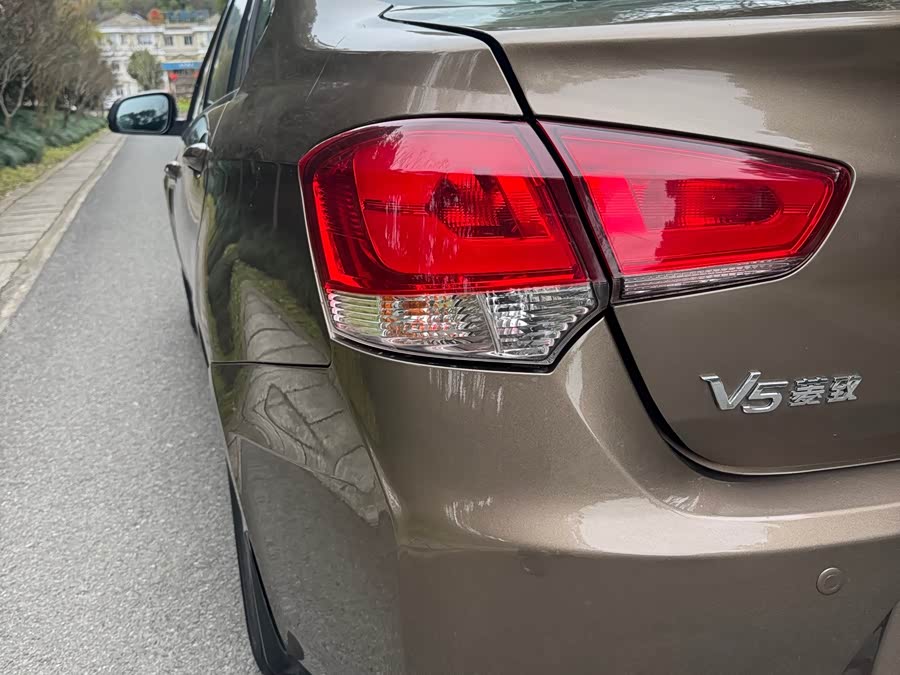 Soueast V5 Lingzhi 2015 car image #9