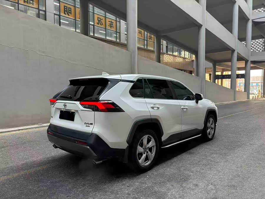 Toyota RAV4 2020 car image #9