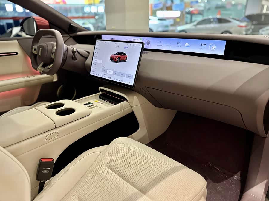 Avatr 06 2025 car image #9