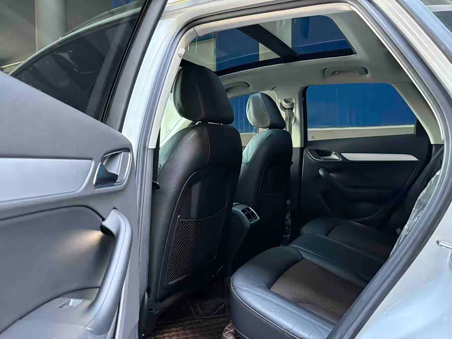 Audi Q3 2019 immagine di auto #9