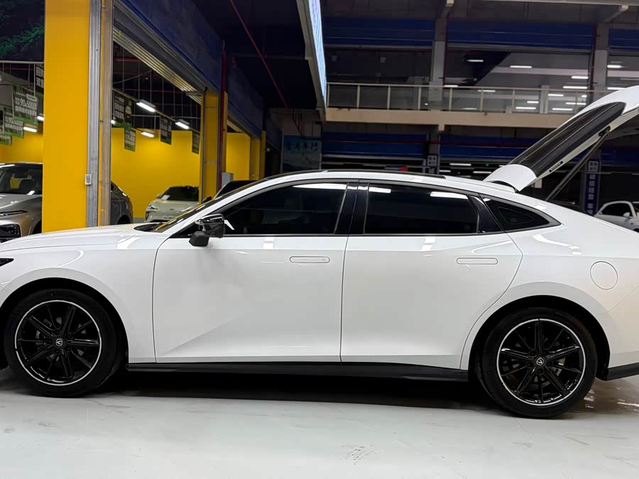 Changan UNI-V 2023 صورة سيارة #9