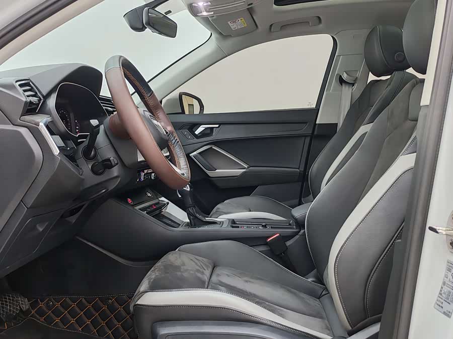 Audi Q3 2021 car image #9