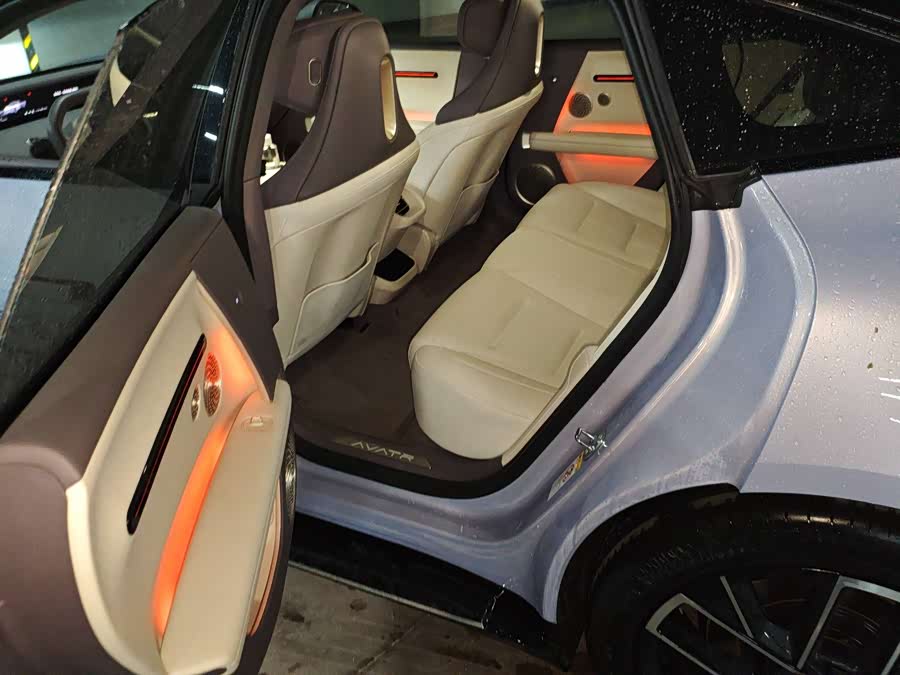 Avatr 06 2025 car image #9