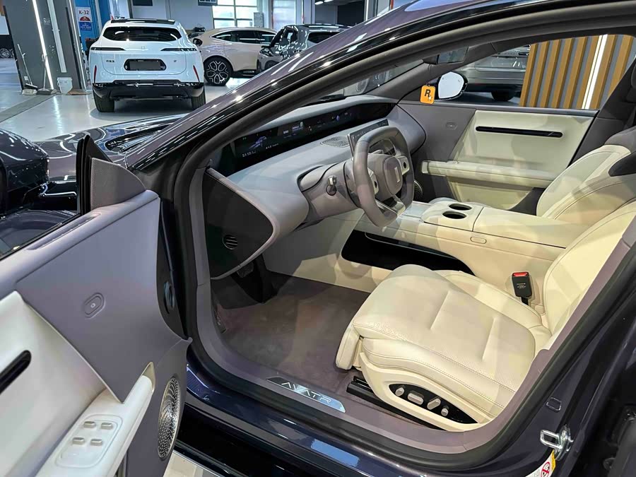 Avatr 06 2025 car image #9