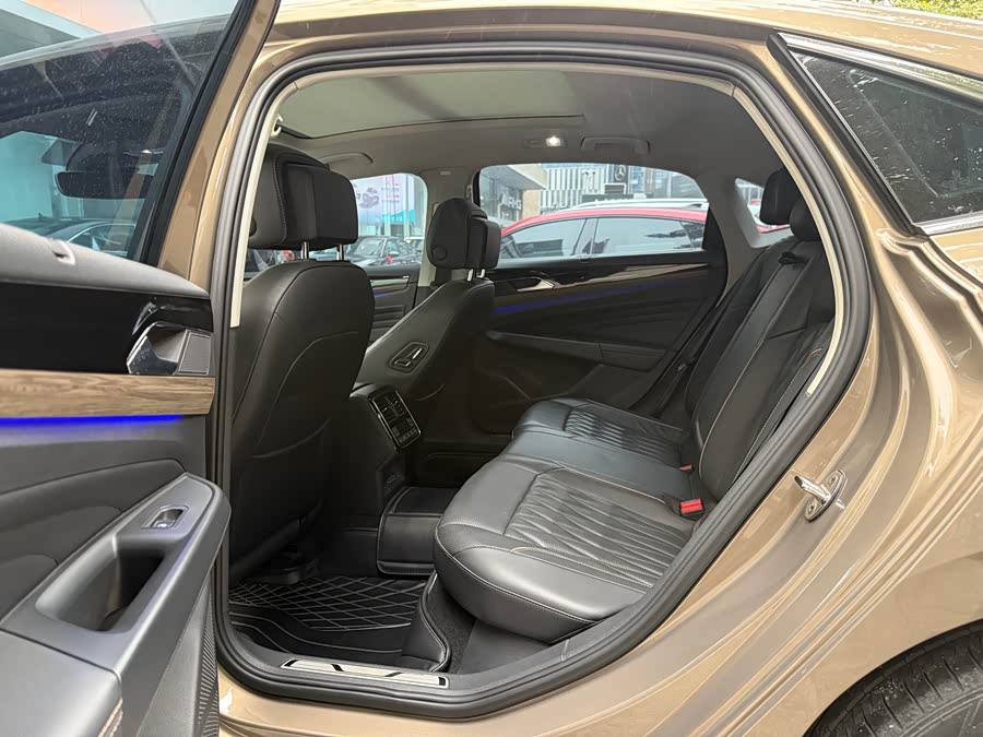 Volkswagen Passat 2018 car image #9