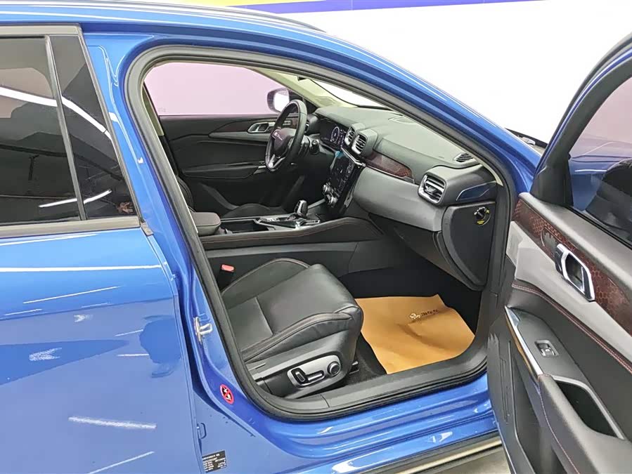 Lynk & Co 02 2019 car image #9