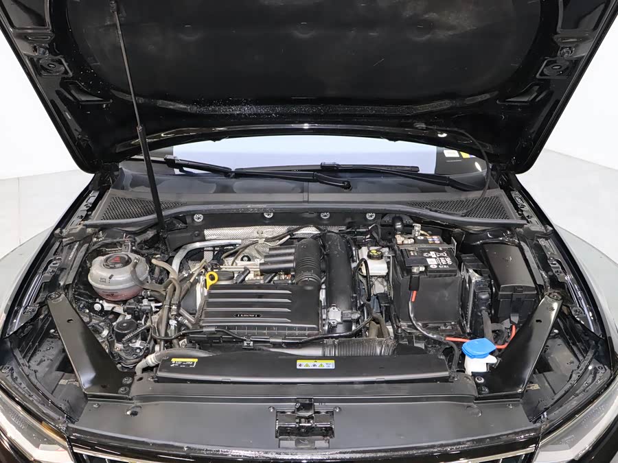 Volkswagen Magotan 2025 immagine di auto #9