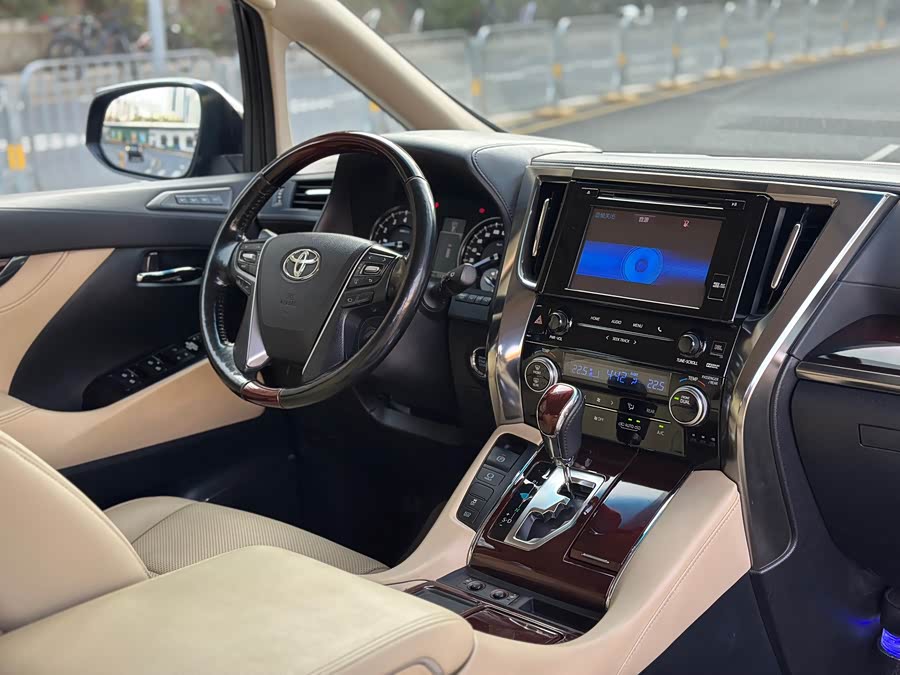 Toyota Alphard 2017 car image #9