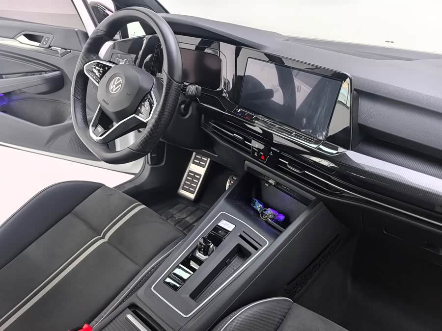 Volkswagen Golf 2021 car image #9