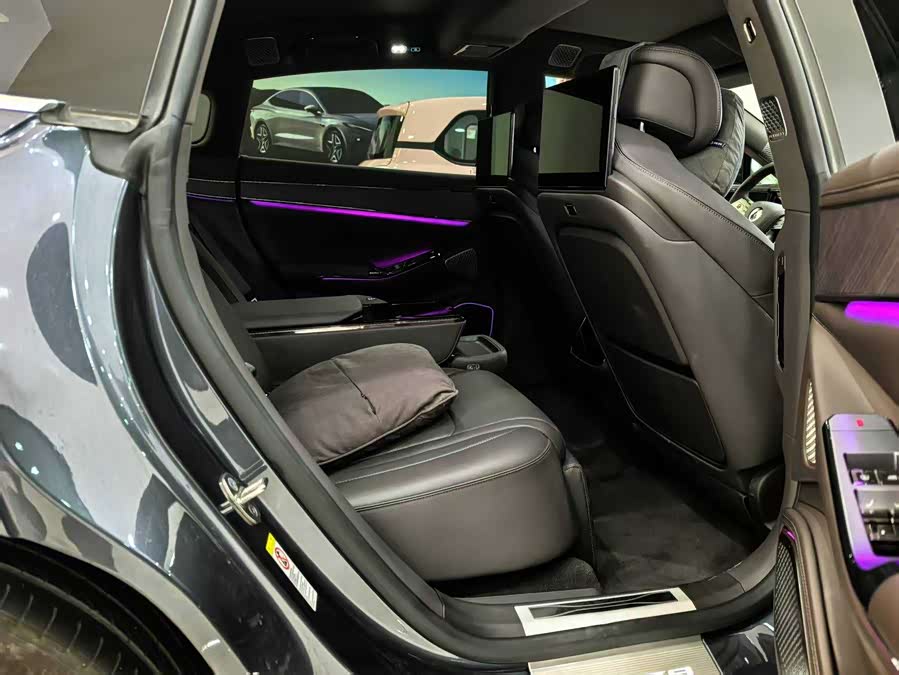 Denza Z9 2024 car image #9