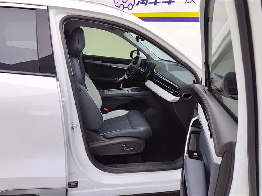 GEELY Boyue L 2024 car image #9